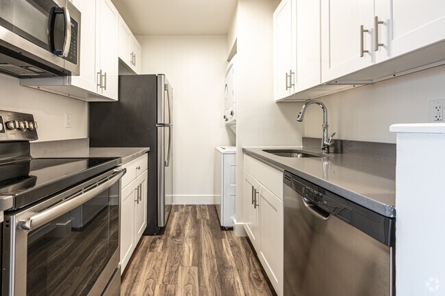 1BR, 1BA - 806SF - Kitchen