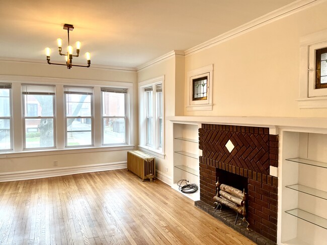 Built In and Stained Glass Windows - 3941 N Christiana Ave Unit 1