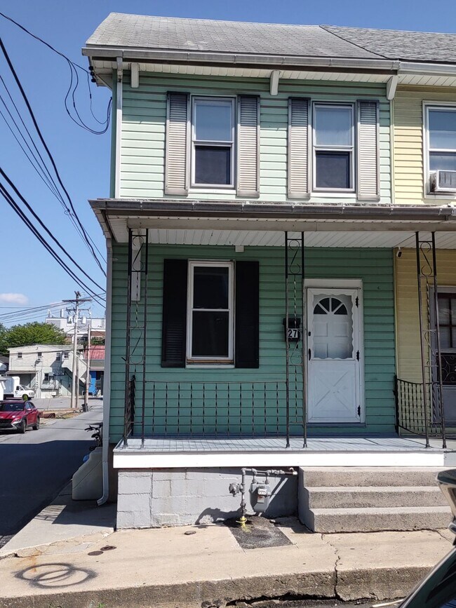 Photo - 27 E Queen St Townhome