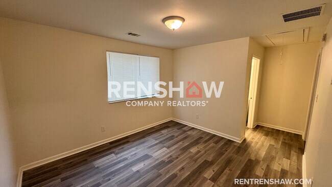 Photo - 288 Leath St