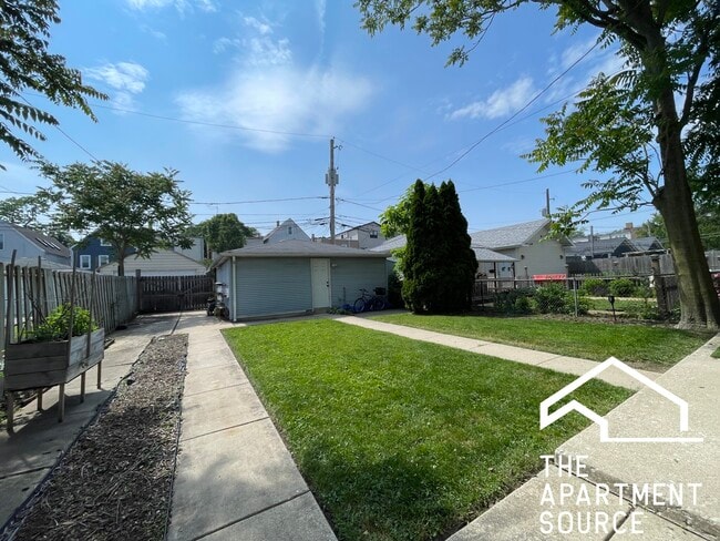 Photo - 2824 N Ridgeway Ave Unit 2