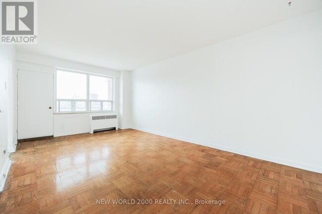 Photo - 88 Bernard Ave Unité 902