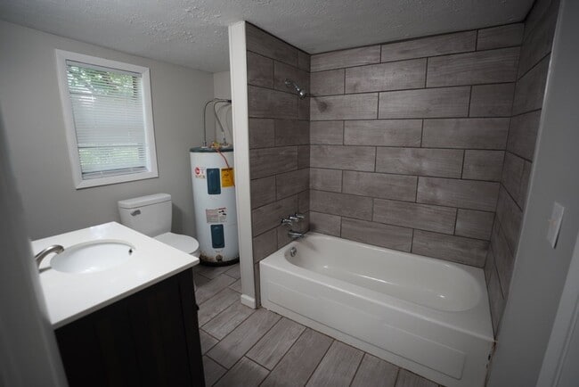 Photo - 1415 Hatcher Ave SE