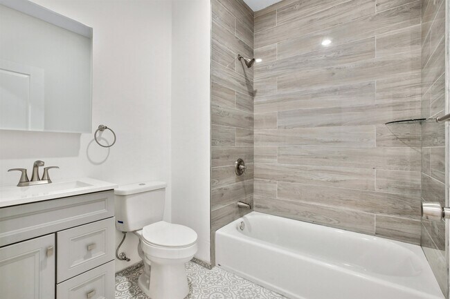 Photo - 300 Halladay St Unit 1