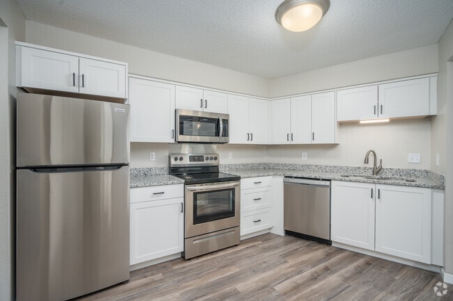 Photo - Thomas Lake Pointe