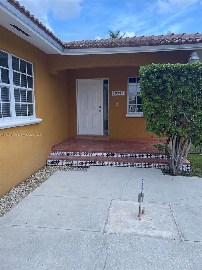 Photo - 2939 SW 36th Ave Unidad rear