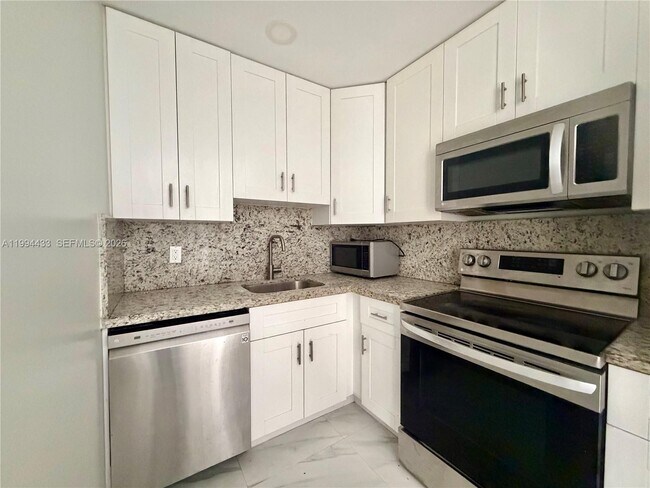 Photo - 488 NE 18th Ave Unidad 103