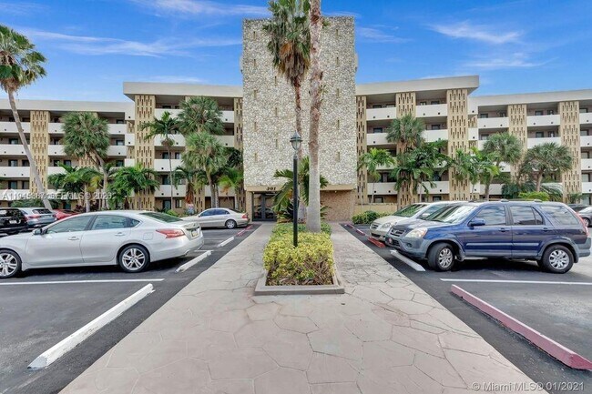 Photo - 301 Golden Isles Dr Unit 205