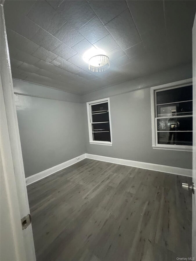 Photo - 104-12 38th Ave