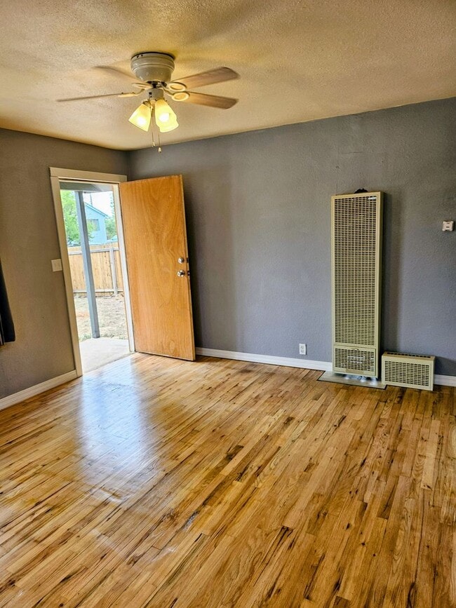 Photo - ALL PROSPECTIVE TENANTS MUST SUBMIT A $58 ...