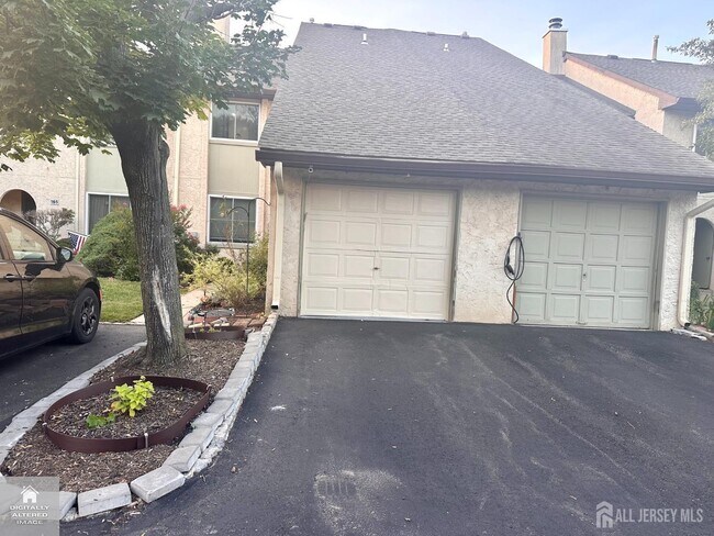 Photo - 163 Thoreau Dr