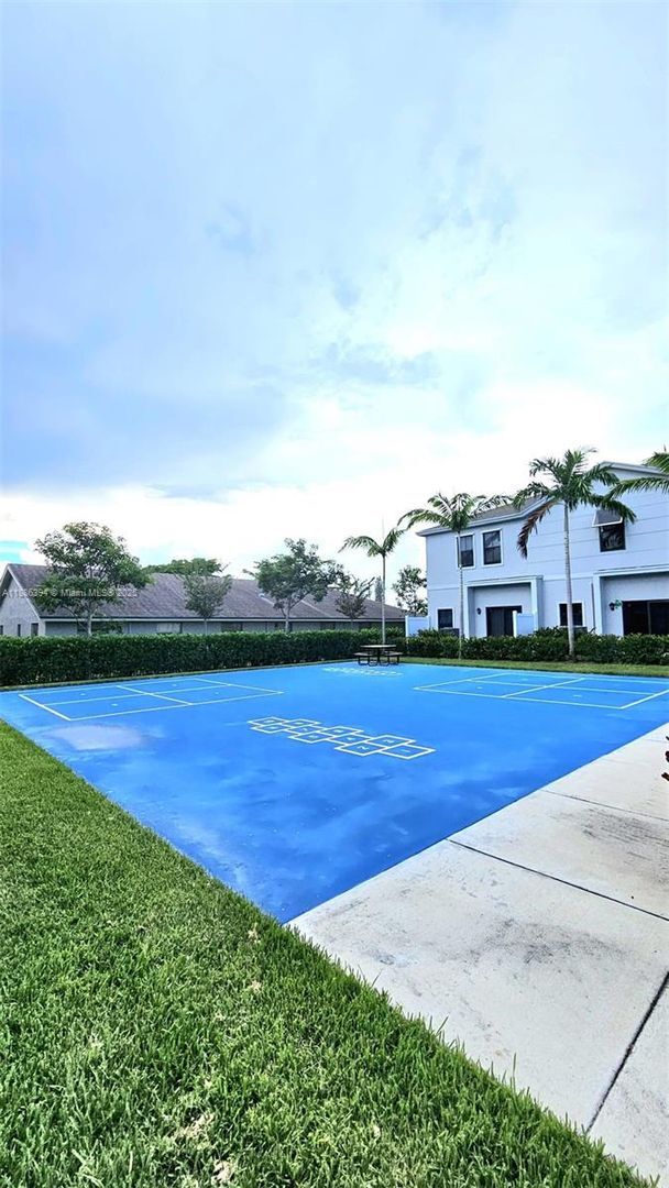 Photo - 364 NW 8th Ct