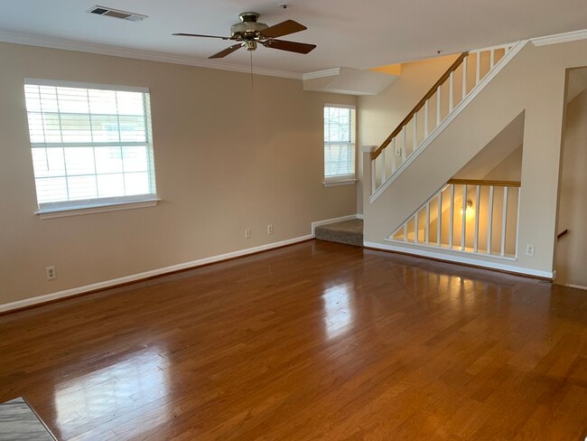 Photo - 5708 Chapman Mill Dr Unit 200