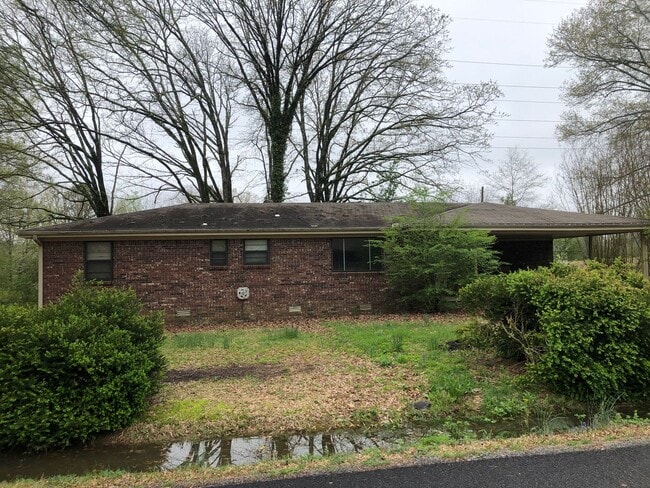 Building Photo - 3 Bedroom 1 1/2 Bath