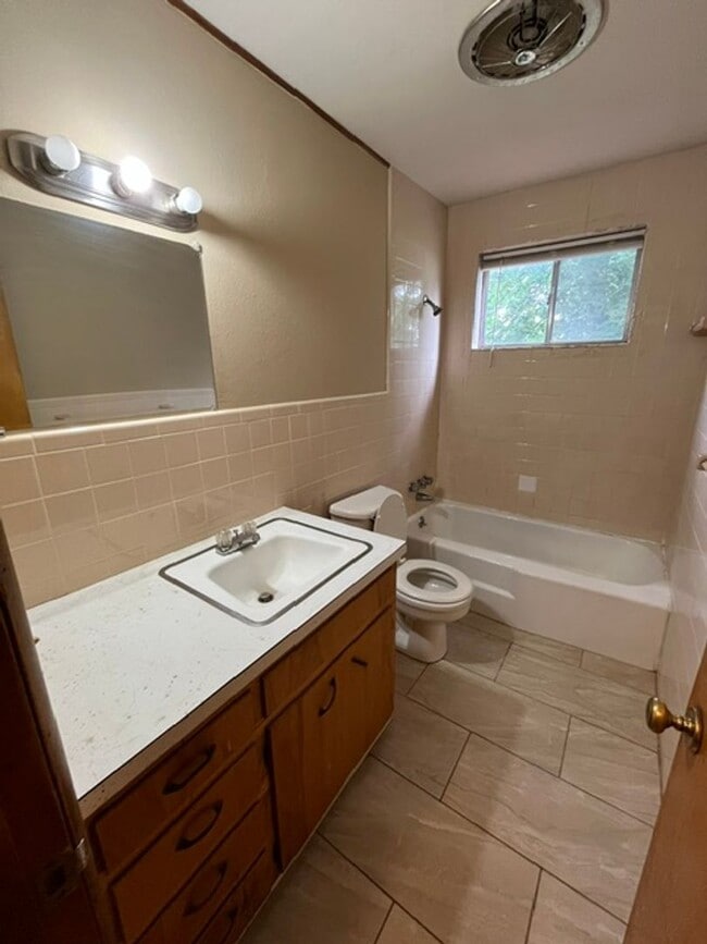 Photo - Duplex close to downtown Springdale, walking distance to fast food and medical