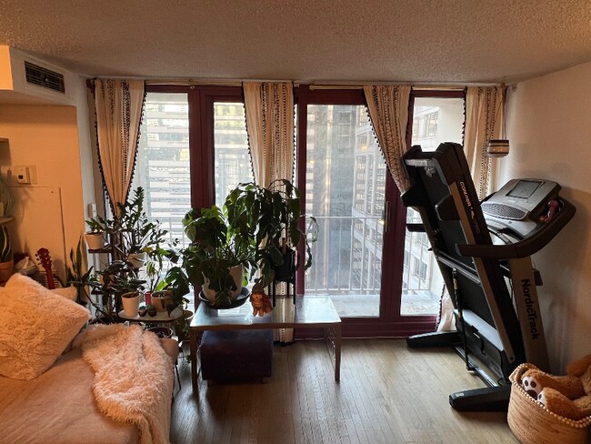 Photo - 200 N Dearborn St