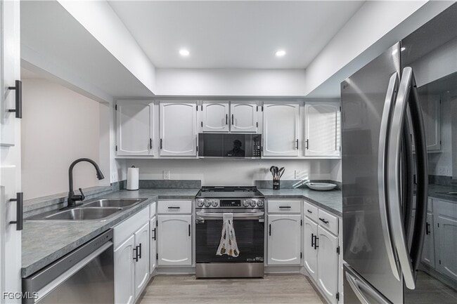 Building Photo - 7402 Lake Breeze Dr Unit 308