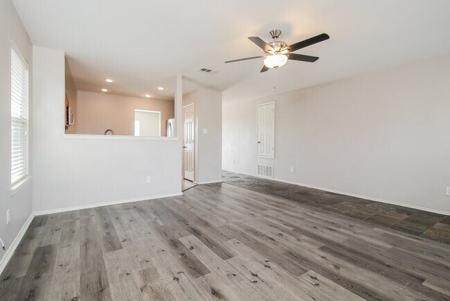 Photo - 2437 Clairborne Dr