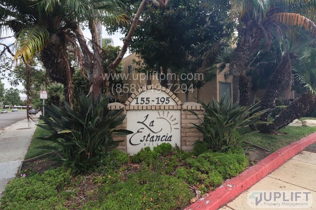 Building Photo - 2 Bed / 1 Bath Condo in Oceanside Unit 108