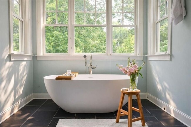 Photo - 801 Adair Ave NE