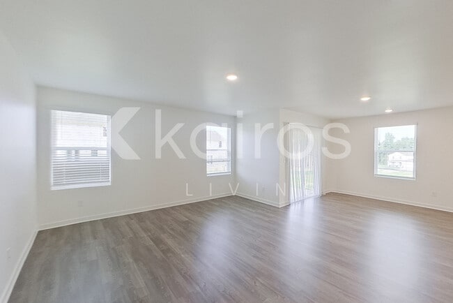 Photo - 133 George Oxford Dr