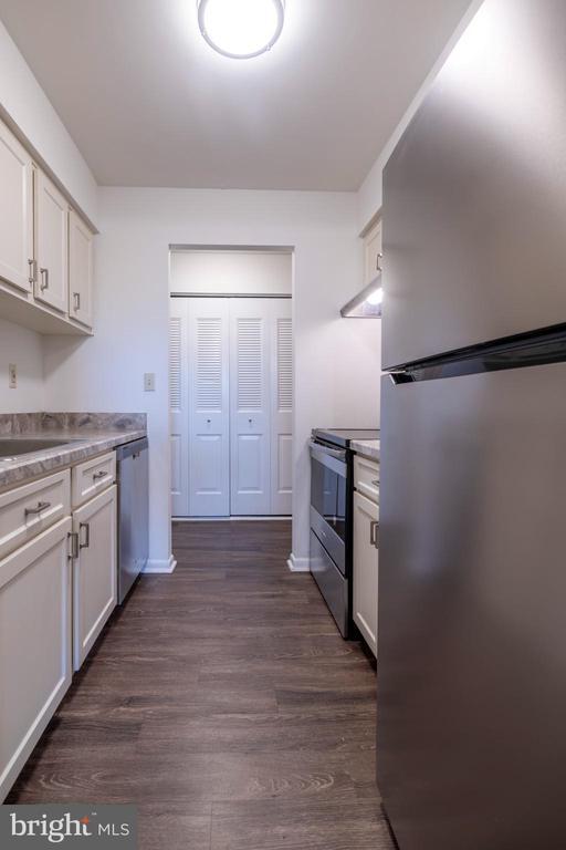 Building Photo - 3324 Valley Dr Unit 3324