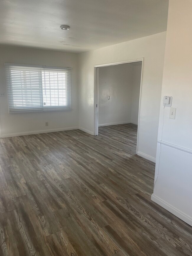 Building Photo - 8805 Reading Ave Unit 8805