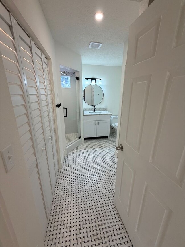 Photo - 831 Floral Dr