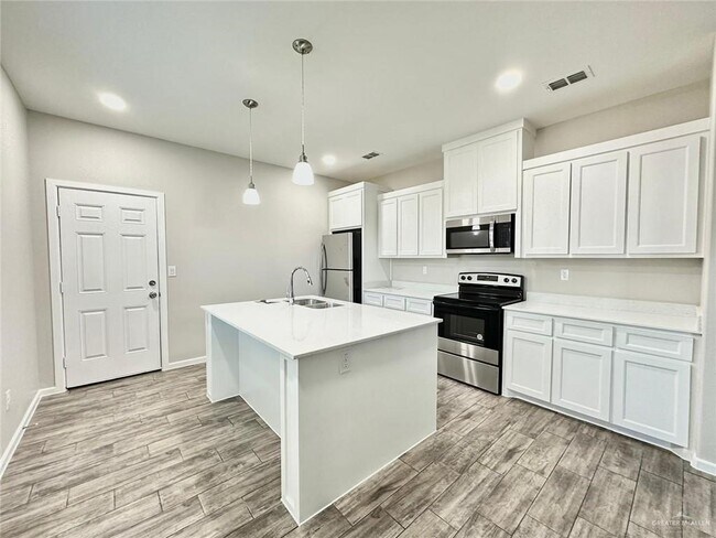 Photo - 1405 S Yankton St Apartment