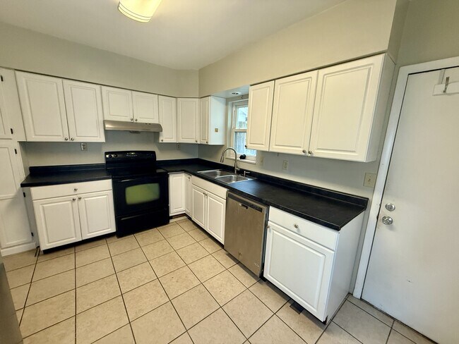 Photo - 185 Clinton St