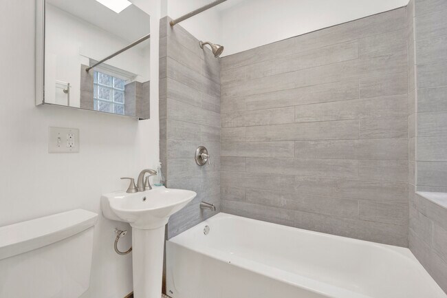 Photo - 2651 N Marshfield Ave