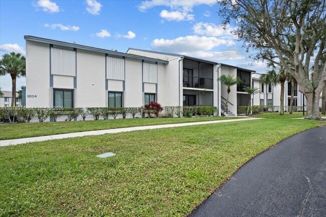 1014 Green Pine Blvd Unidad H1