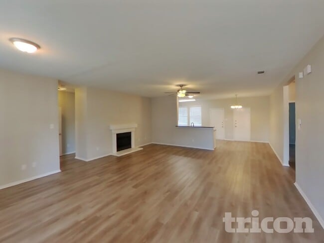 Photo - 207 Moonlight Dr