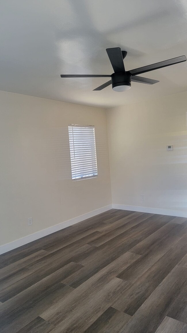 Photo - 14623 Larch Ave