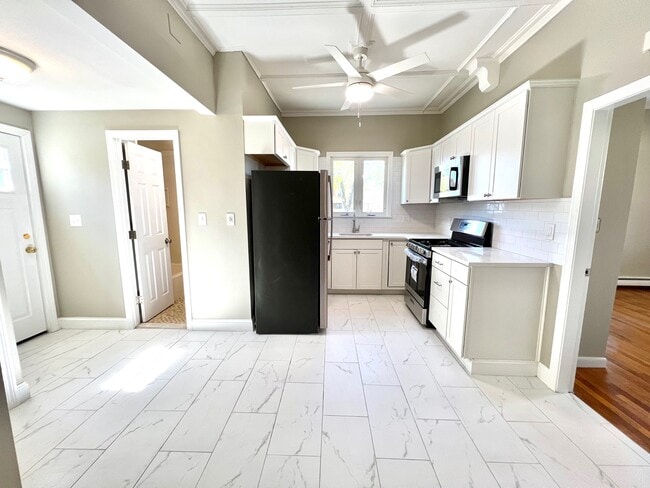 Kitchen - 6 Holland St Unit 6R