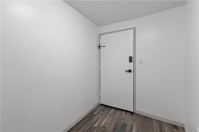 Photo - 5523 Ellsworth Ave