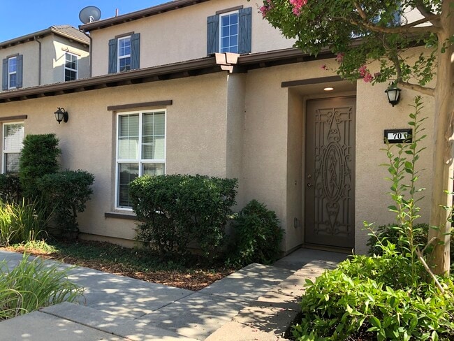 Photo - 70 Chambord Way