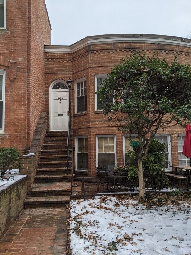 Building Photo - 945 25th St NW Unit A