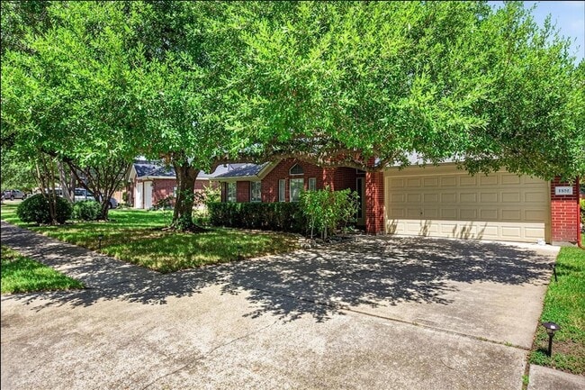 1402 Club Chase Dr