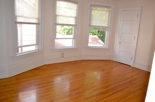 Photo - 1037 Jenifer St