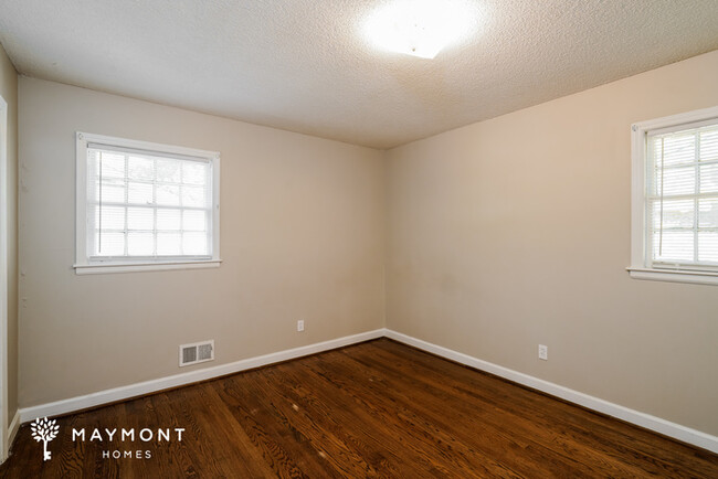 Photo - Charming 3-Bedroom Home with Spacious Back...