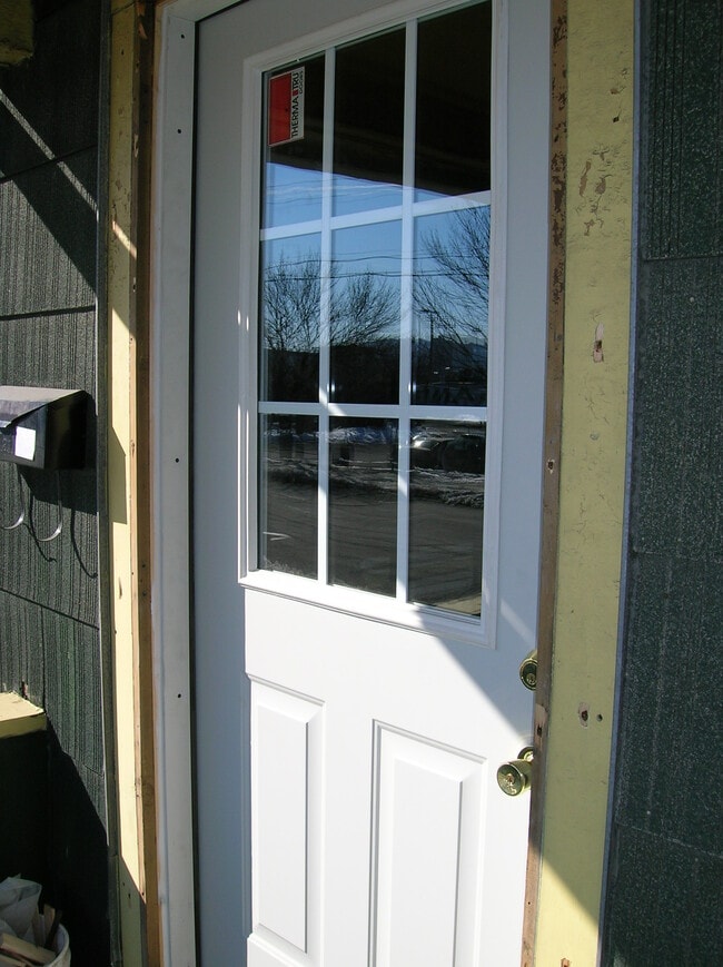 Building Photo - 111 Eldredge St Unit 2 Rental