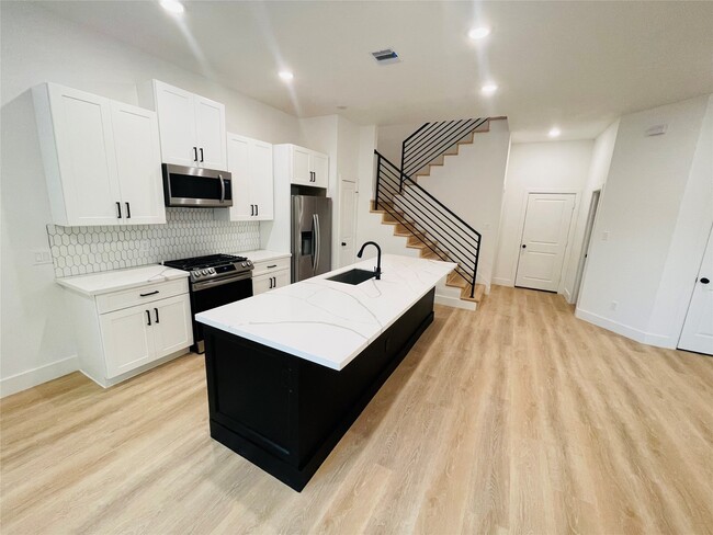 Photo - 5312 Denmark St