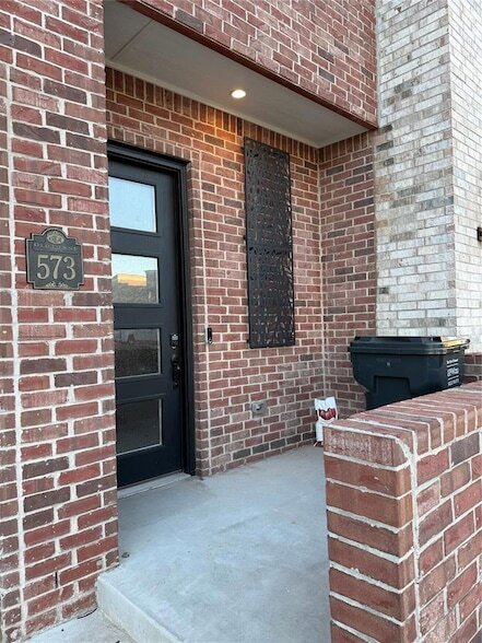 Photo - 573 S Fretz Ave