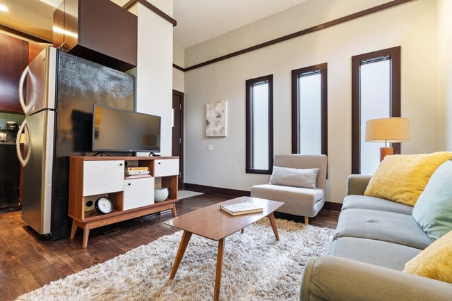 Building Photo - 1208 E Thomas St