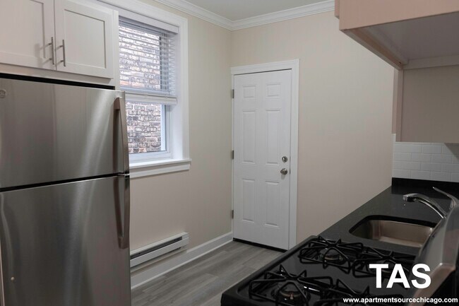 Photo - 648 W Roscoe St Unidad 2S