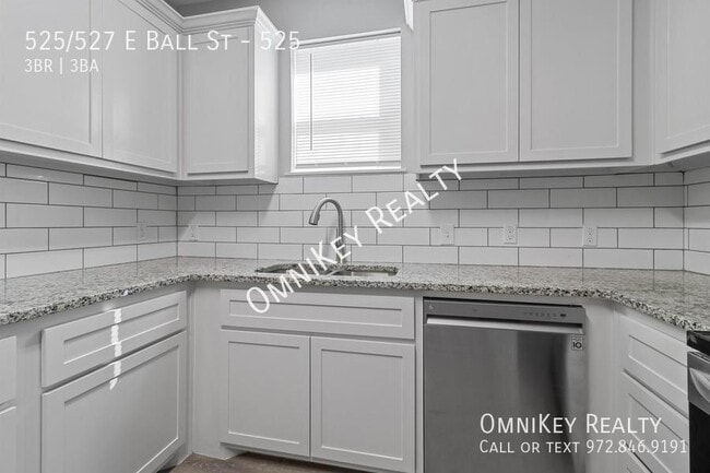 Photo - 525/527 E Ball St-525 Unit 525