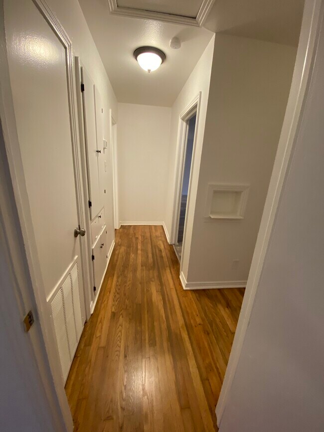 Photo - 2047 Farola Dr