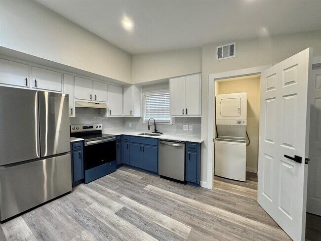 Photo - 110 E 30th St Townhome