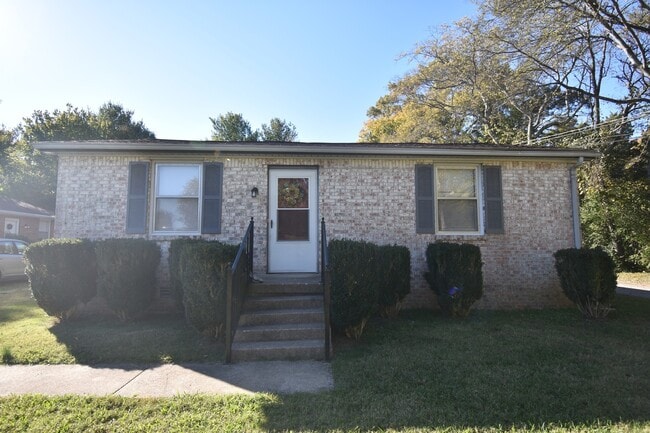 Building Photo - 2 Bedroom Duplex Close to MTSU & Downtown ... Rental